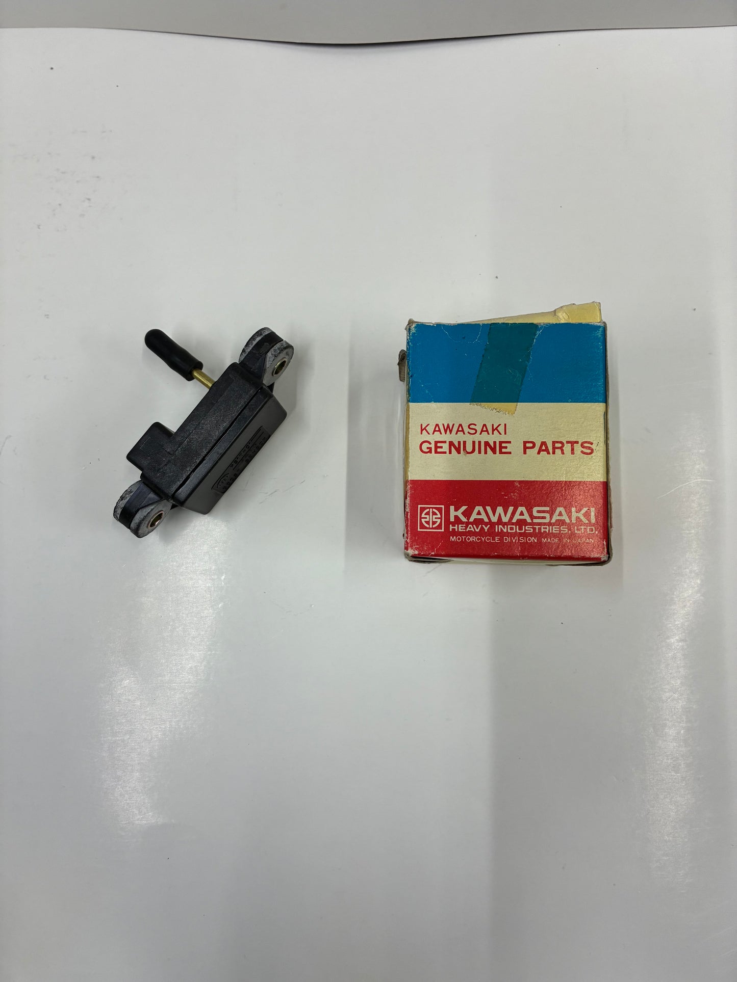 Kawasaki ZX 750 E1 E2 Turbo NOS Pressure Sensor 21176-1052
