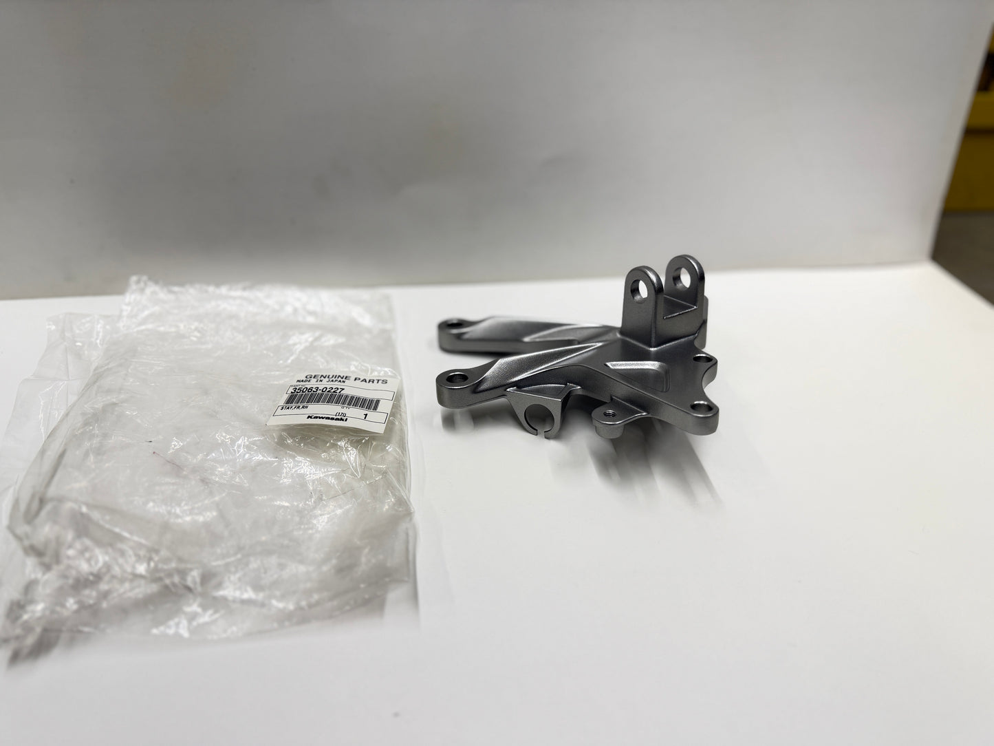 NOS KAWASAKI Stay FR, RH - 35063-0227 FITS 06-07 ZX-10R