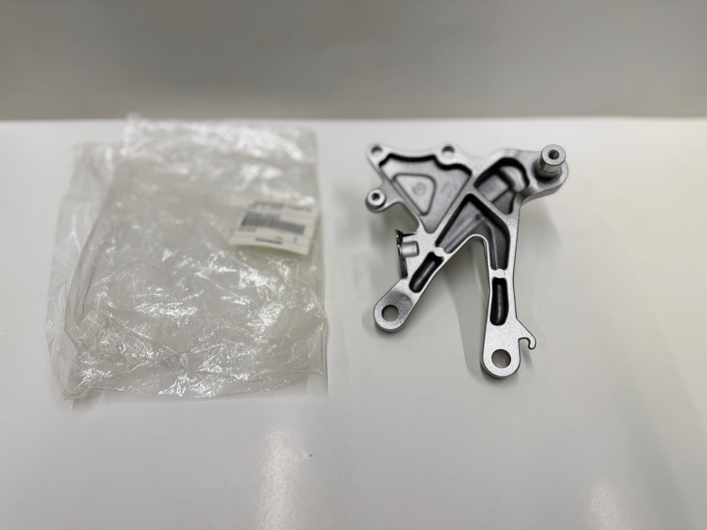 NOS KAWASAKI Stay FR, RH - 35063-0227 FITS 06-07 ZX-10R