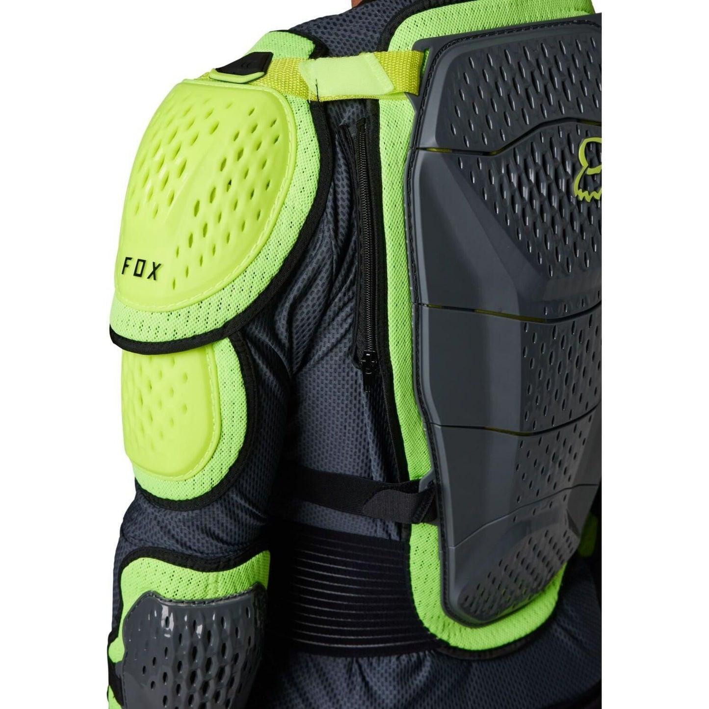 टाइटन स्पोर्ट चेस्ट गार्ड जैकेट